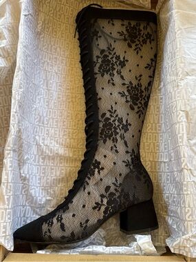 Steve Madden Ebony Lace boots size 7.5